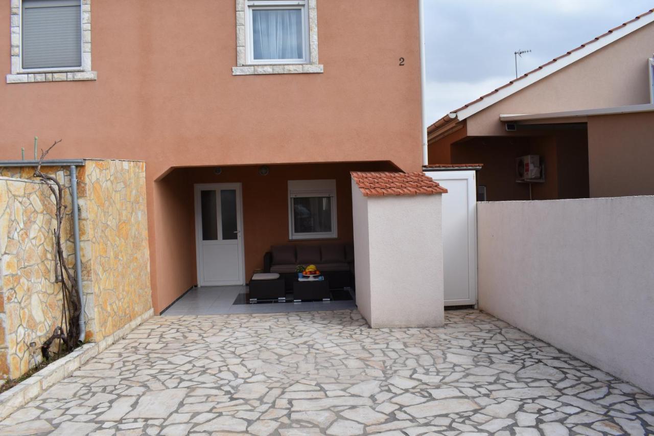 Holiday House Matej Vir Exterior photo